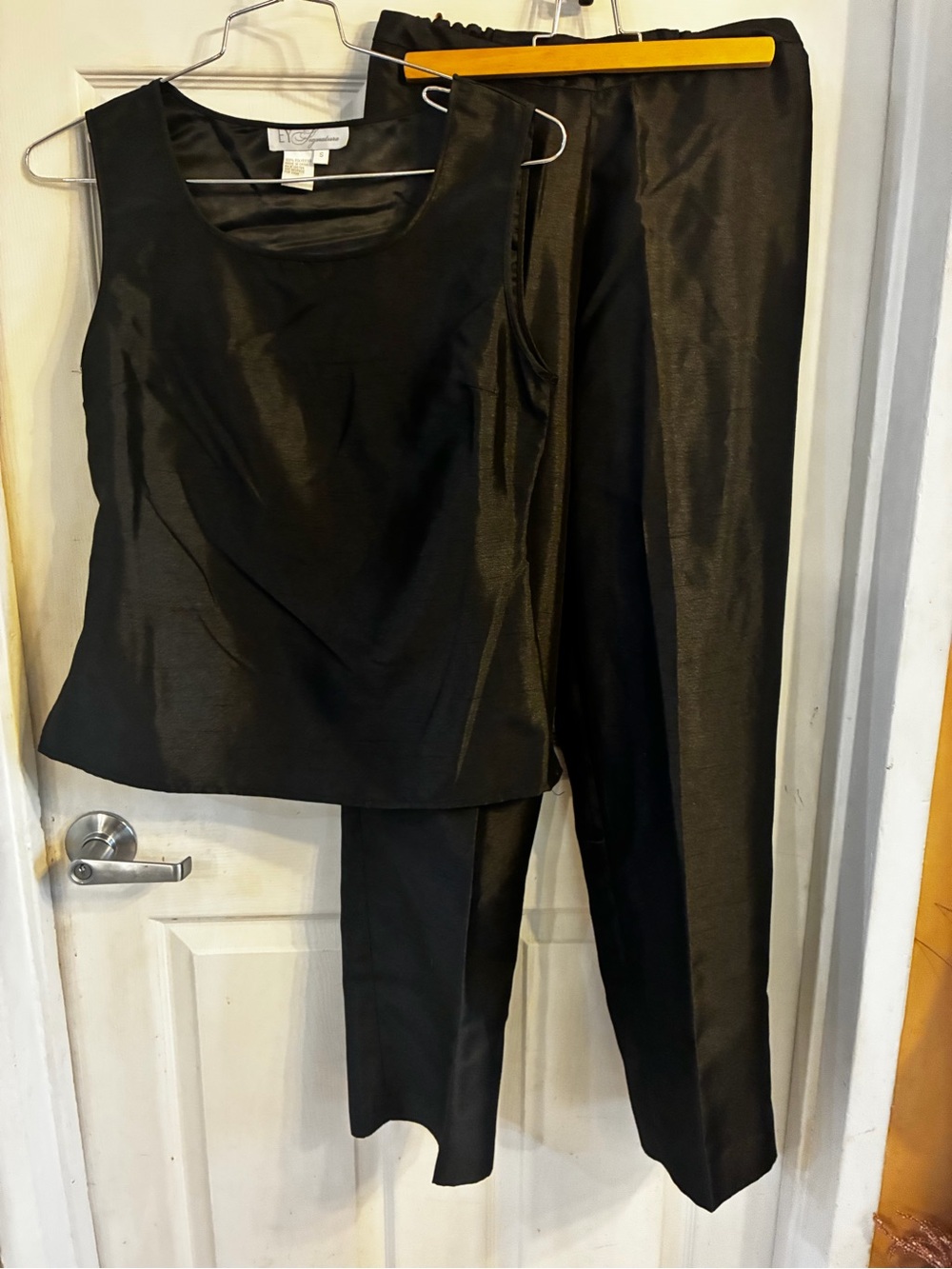 EY Signature Woman’s Sleeveless Black Satin Two-Piece Pant Set, size: S